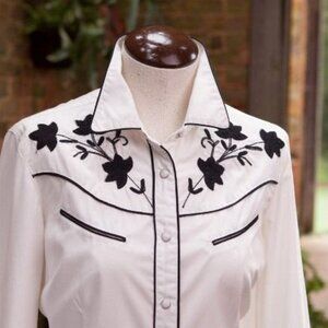 Ryan Michael Embroiderey Shirt WHITE M1027e